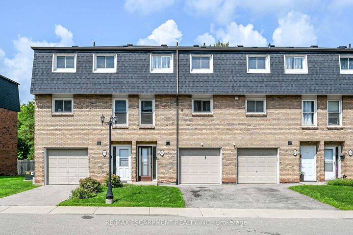 Property Photo: 23 Rosedale Court ON L8B 4G1