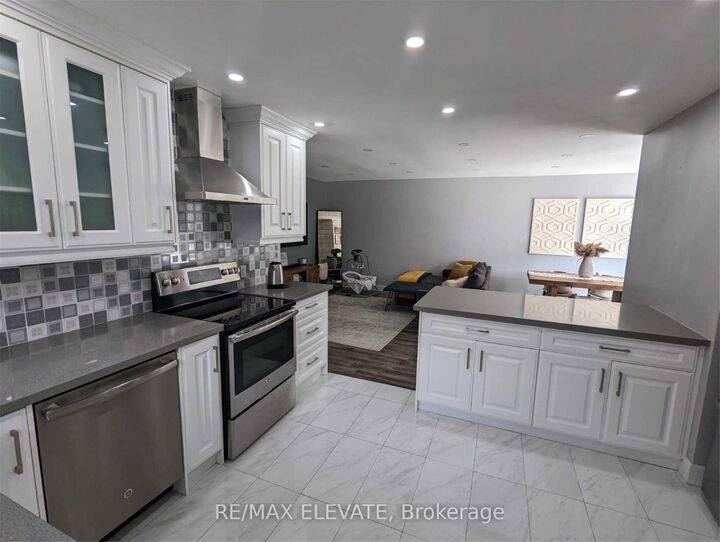 Property Photo: 302 Demaine Crescent ON L4C 2W5