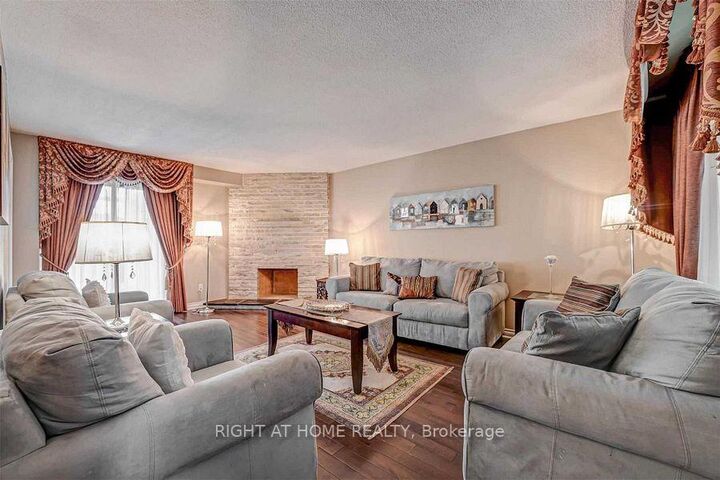 Property Photo: 4326 Bridlepath Trail ON L5L 3K4