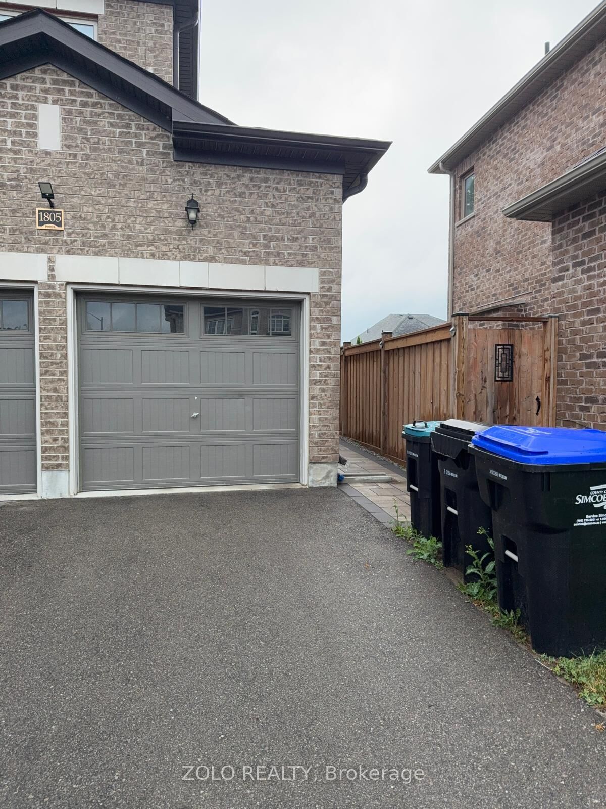 Property Photo:  1805 Emberton Way  ON L9S 0N4 