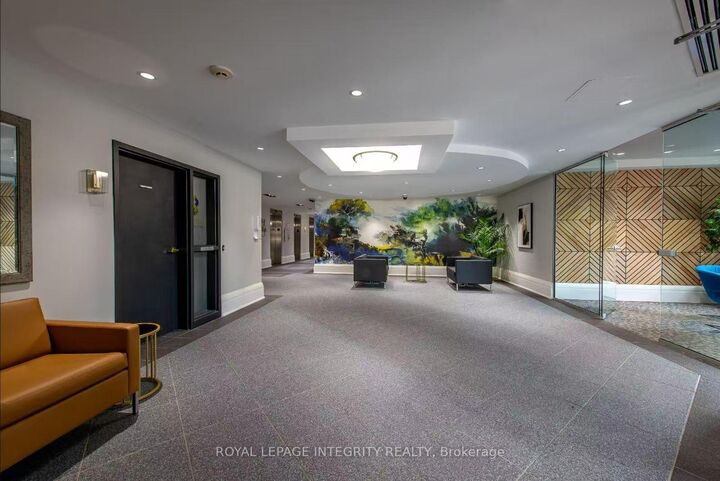 Property Photo: 429 Somerset Street W 604 ON K2P 2P5