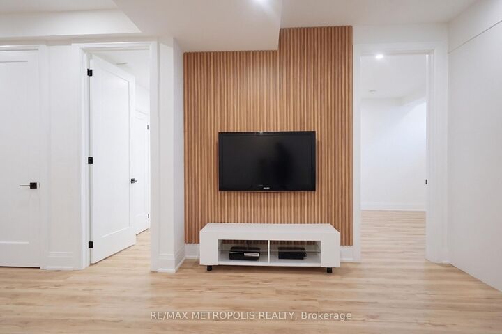 Property Photo:  129 Silk Twist Drive  ON L9M 0W1 