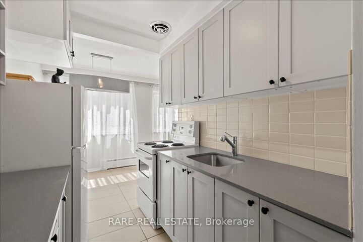 Property Photo:  2 Twenty First Street 4  ON M8V 3L7 