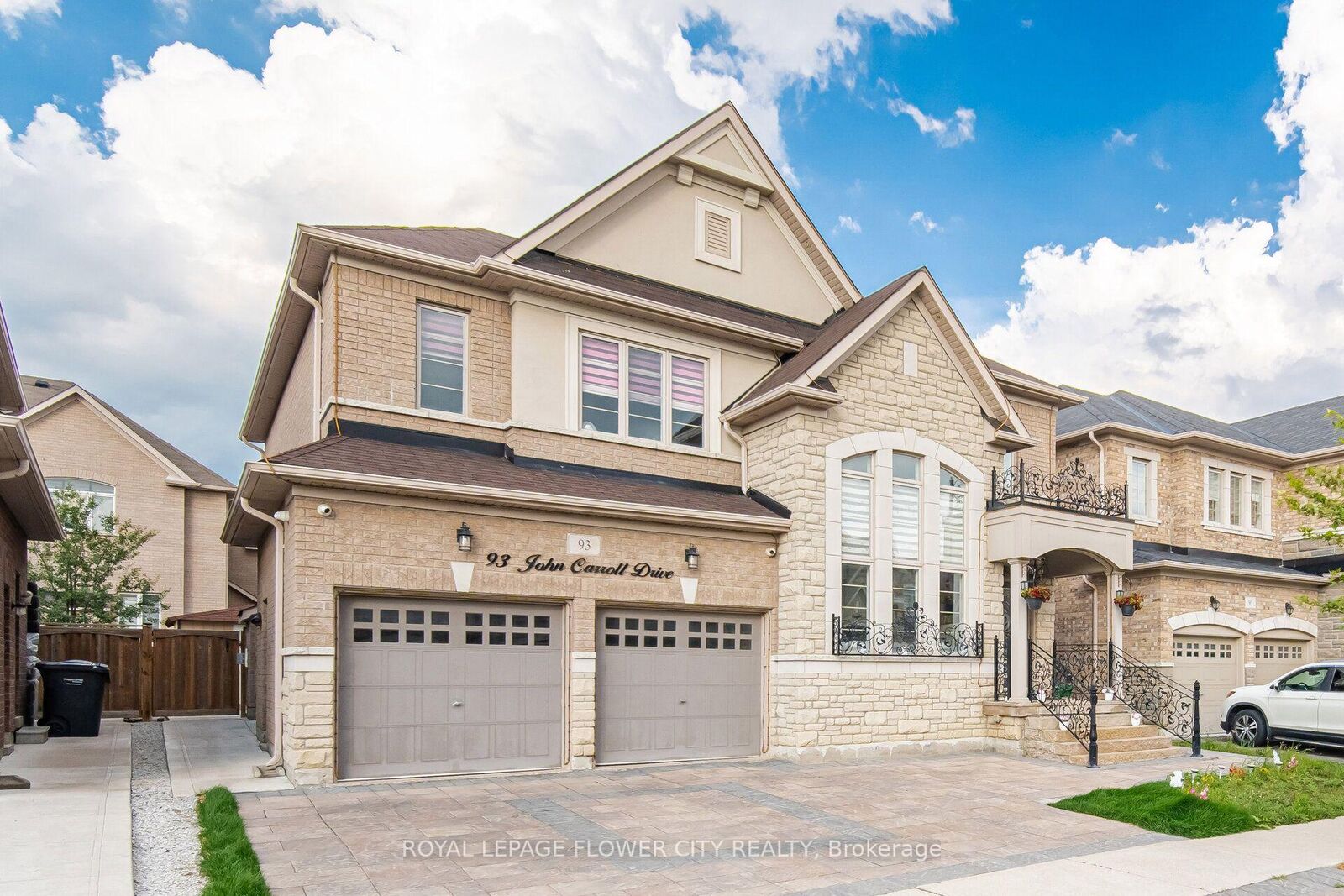 Property Photo: 93 John Carroll Drive E ON L6P 0H7