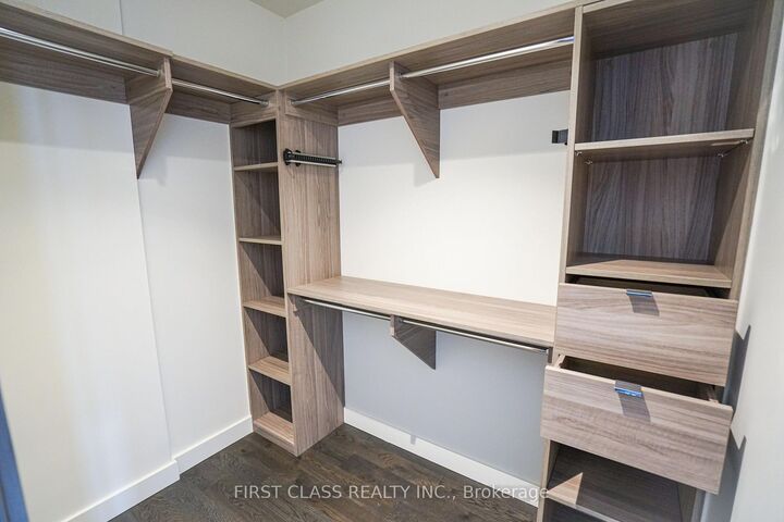 Property Photo: 95 McMahon Drive Th103 ON M2K 0H2