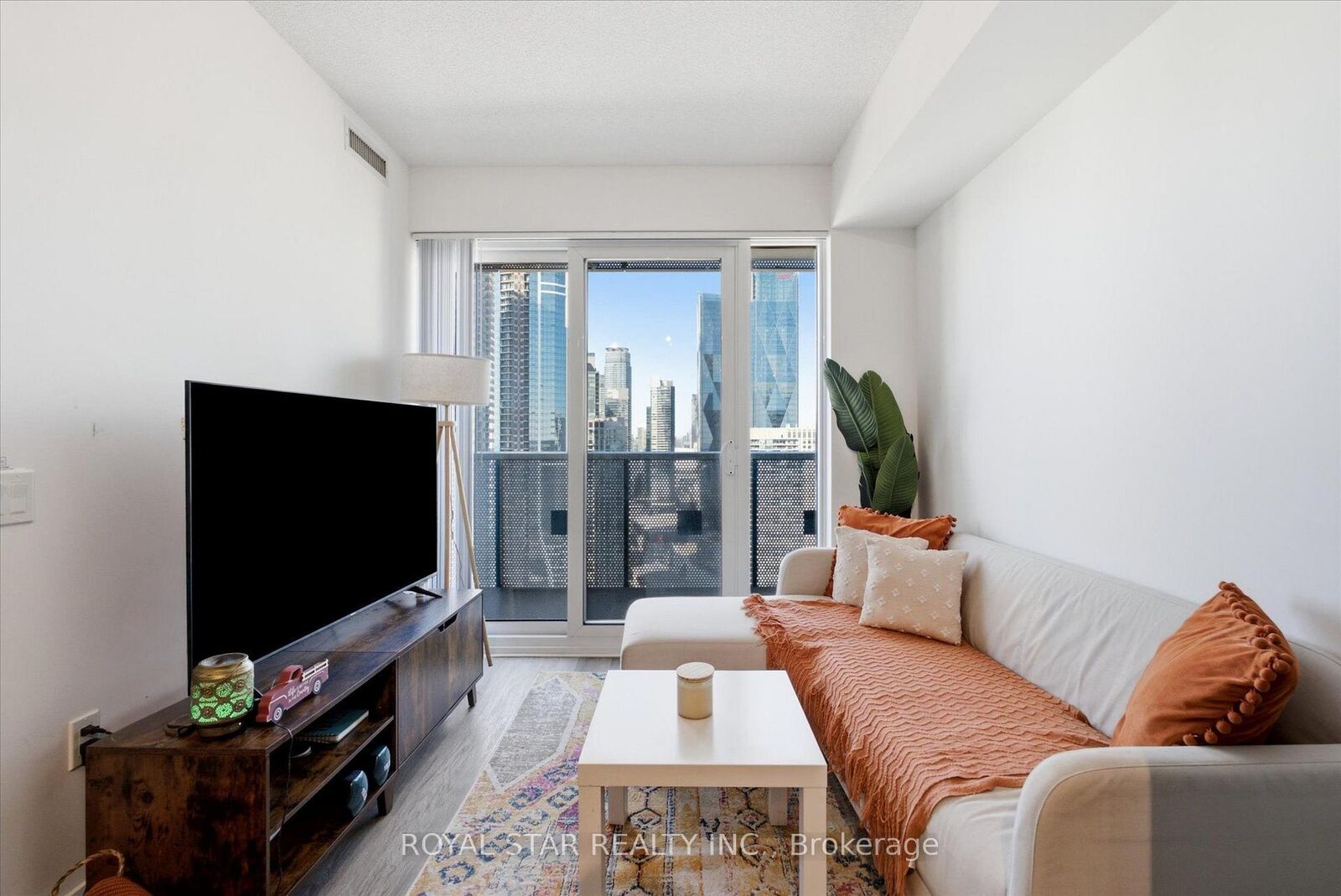 Property Photo: 55 Cooper Street 4015 ON M5E 0G1