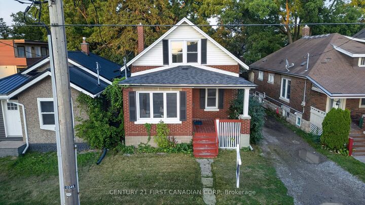 Property Photo: 384 Wharncliffe Road S ON N6J 2M1