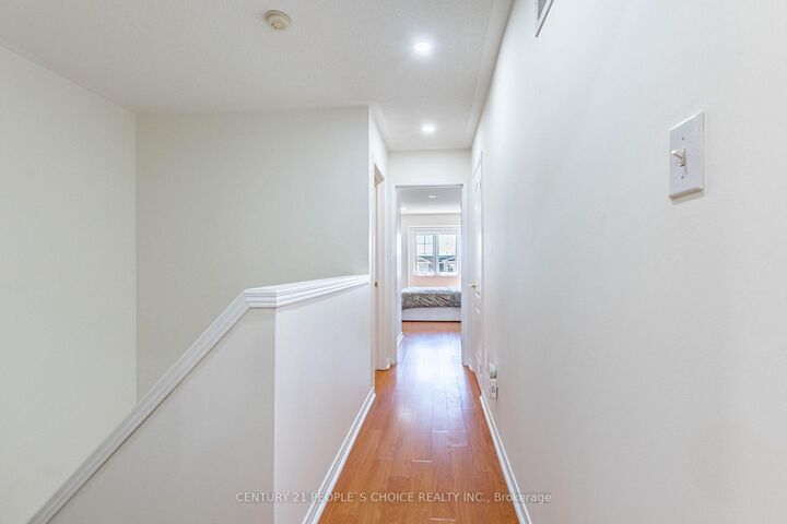 Property Photo: 435 Hensall Circle 29 ON L5A 4P1