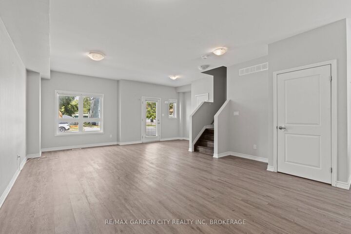 182 Broadway Lane 8 — photo 1
