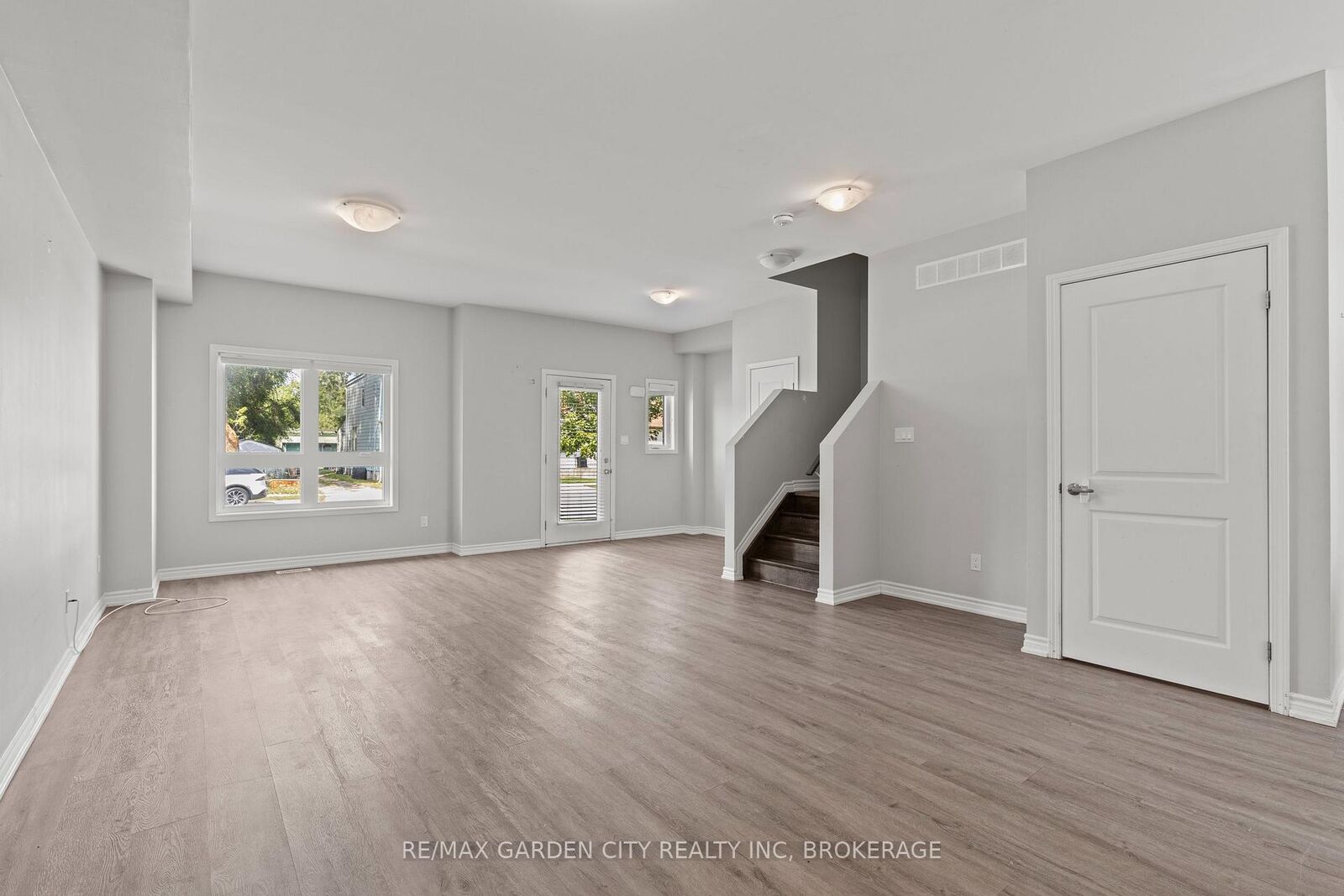 Property Photo: 182 Broadway Lane 8 ON L3C 5L5