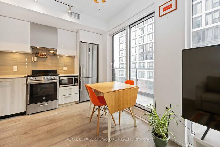 Property Photo:  251 Jarvis Street 1725  ON M5B 0C3 