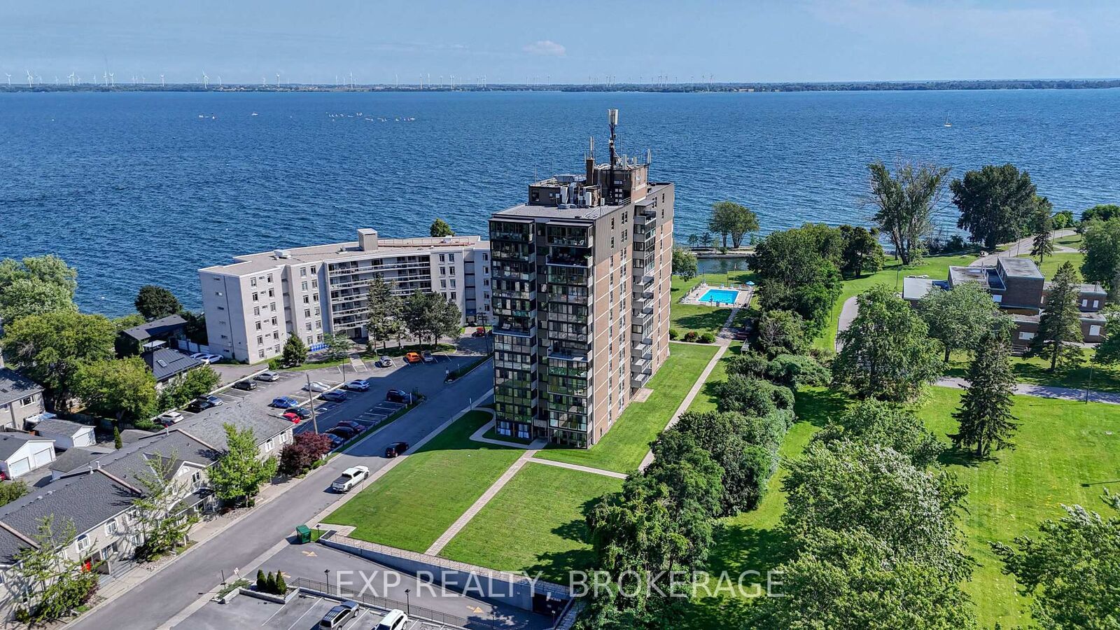Property Photo:  2 Mowat Avenue 202  ON K7M 1K1 