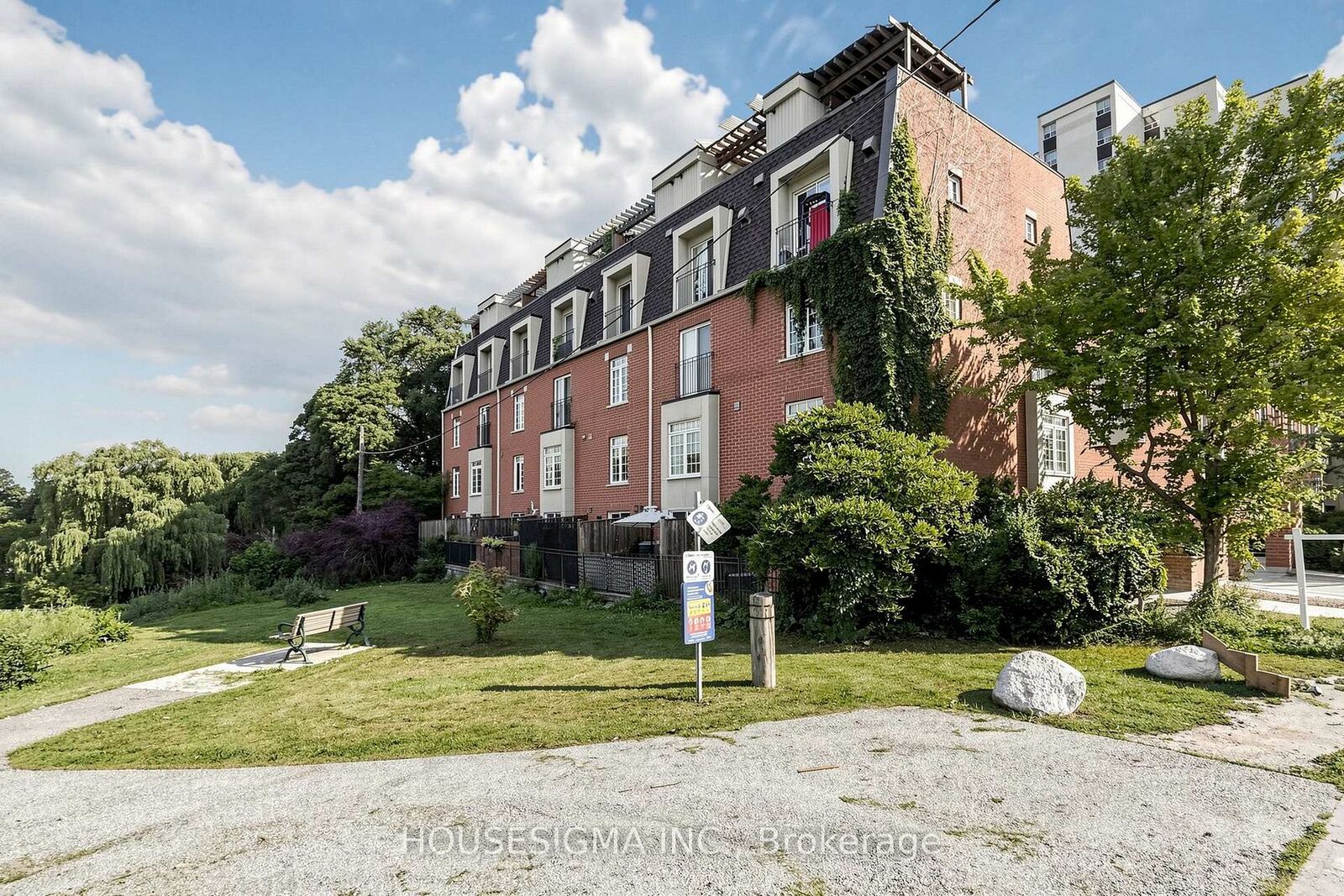 Property Photo: 870 Jane Street 106 ON M6N 4C2