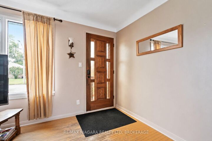 Property Photo: 220 Cutress Avenue ON L3C 2P8