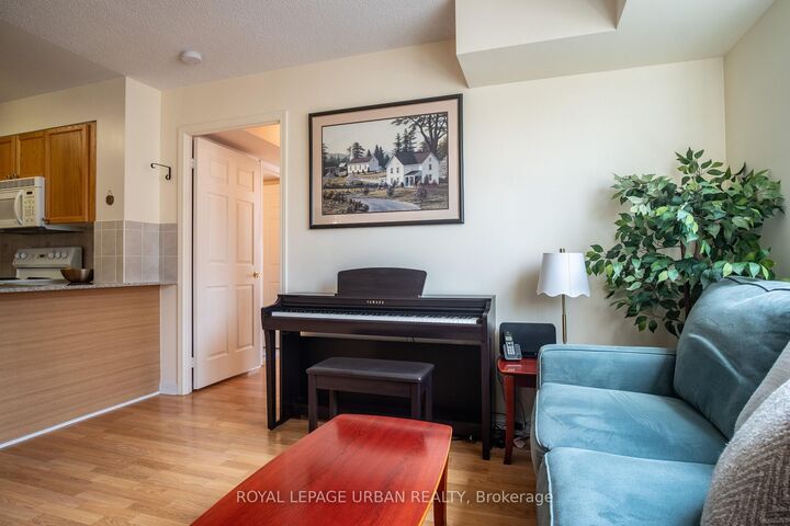 Property Photo:  5940 Yonge Street 201  ON M2M 4M6 