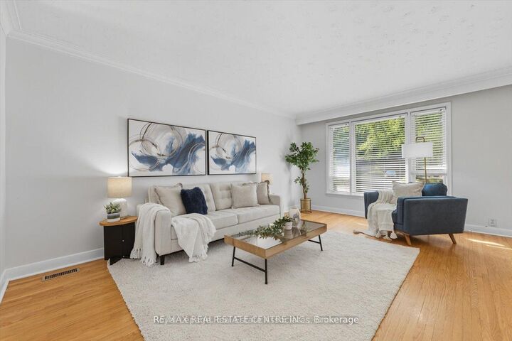 Property Photo:  1229 Welwyn Drive Upper  ON L5J 3J5 