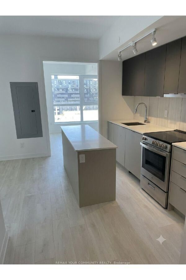 Property Photo: 8 Tippett Road 527 ON M3H 0E7