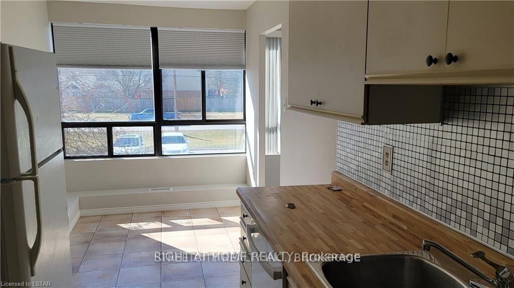 Property Photo:  1600 Adelaide Street 202  ON N5X 3H6 