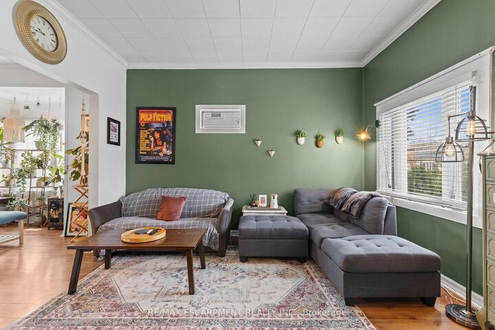 Property Photo: 4774 Saint Clair Avenue ON L2E 3T1