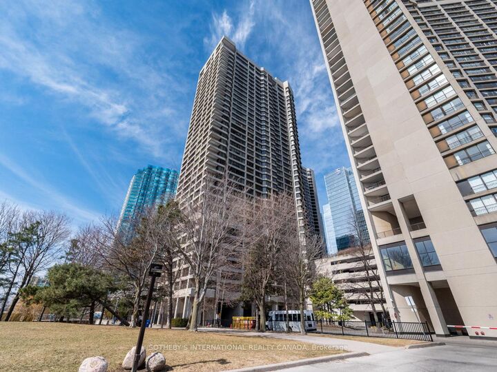 Property Photo: 65 Harbour Square 2204 ON M5J 2L4