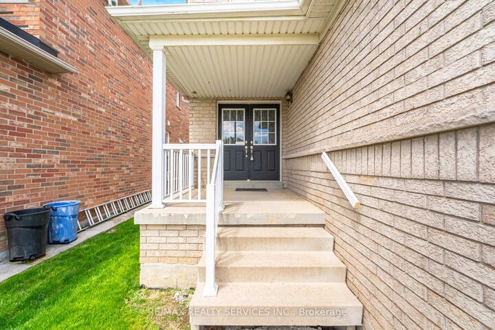 Property Photo: 3931 Passway Road ON L5N 8N4