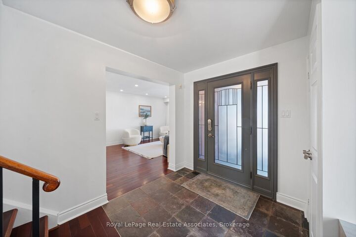 Property Photo: 1550 Woodeden Drive ON L5H 2V3