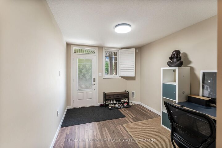 Property Photo:  18 Whaley Lane  ON L9G 0G7 