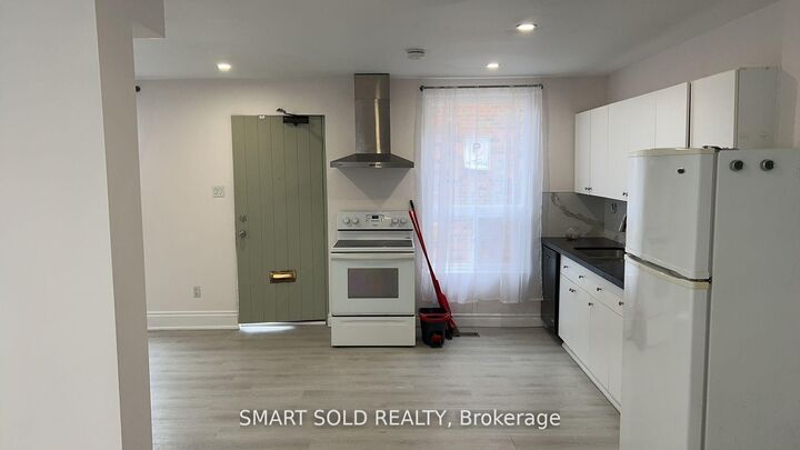 Property Photo:  42A Amelia Street  ON M4S 1E1 
