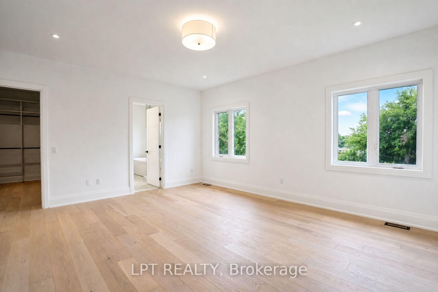 Property Photo: 3 Richmond Park Drive ON L4P 0H2