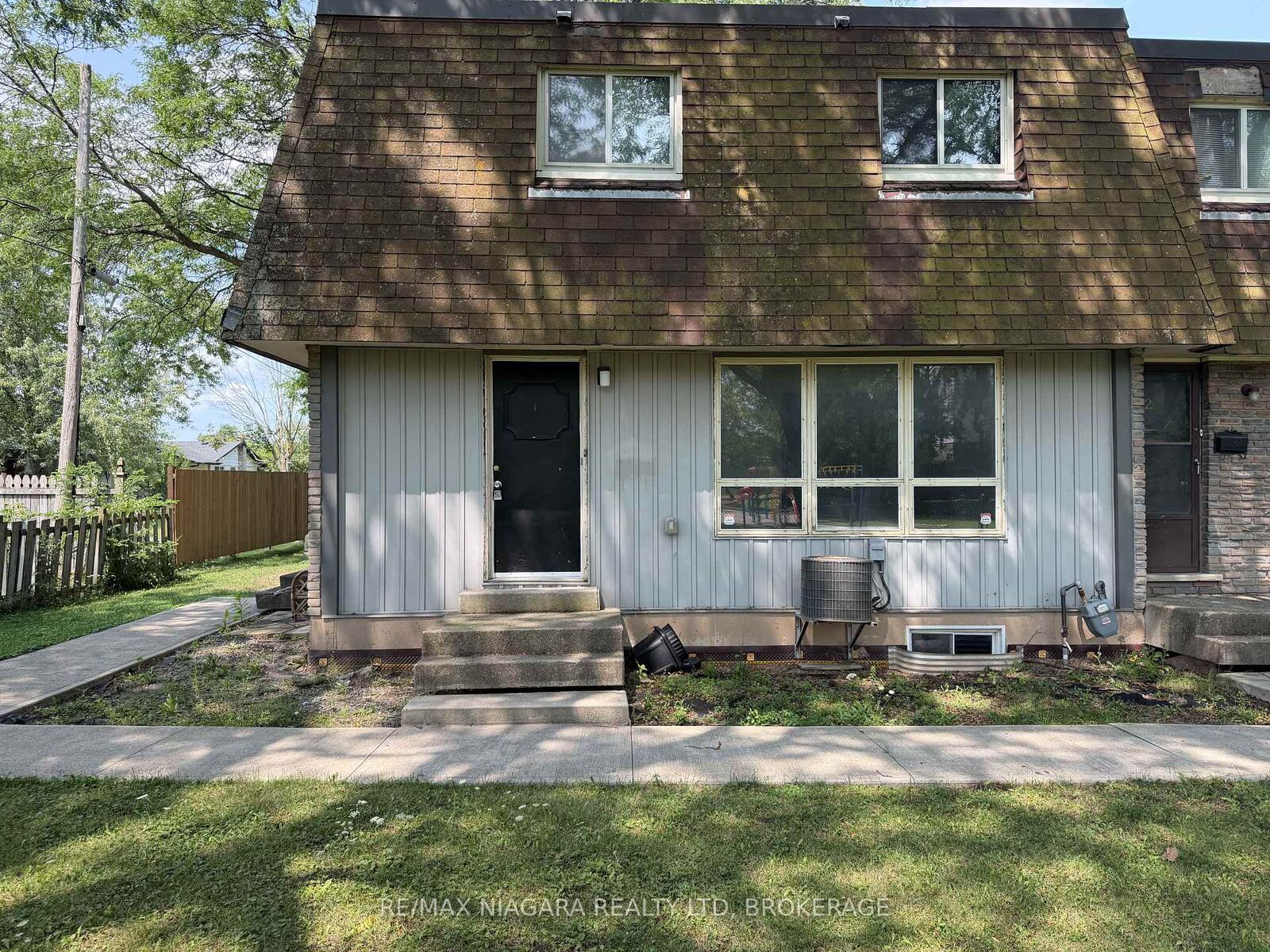 Property Photo:  21 Woodlawn Road 1  ON L3C 5Y7 