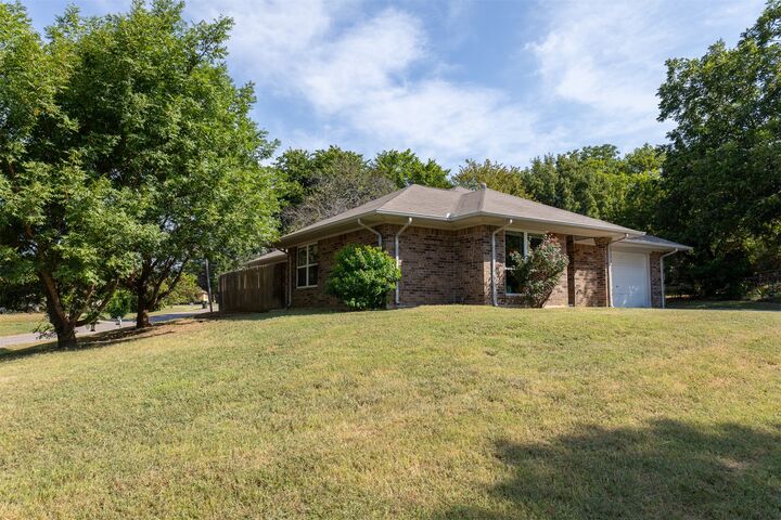 Property Photo: 706 Violet Street OK 73439