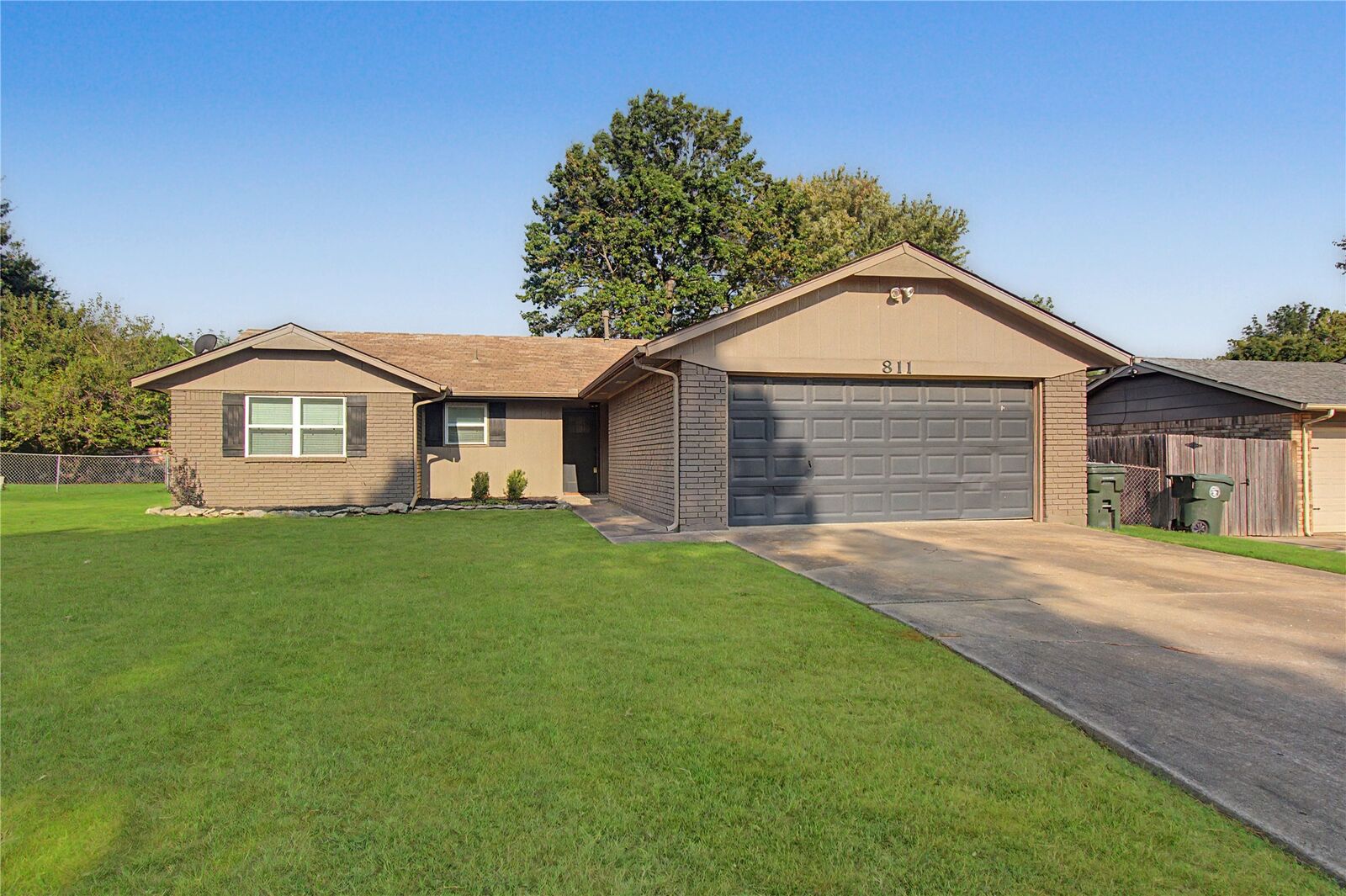 Property Photo:  811 Sherwood St  OK 74403 