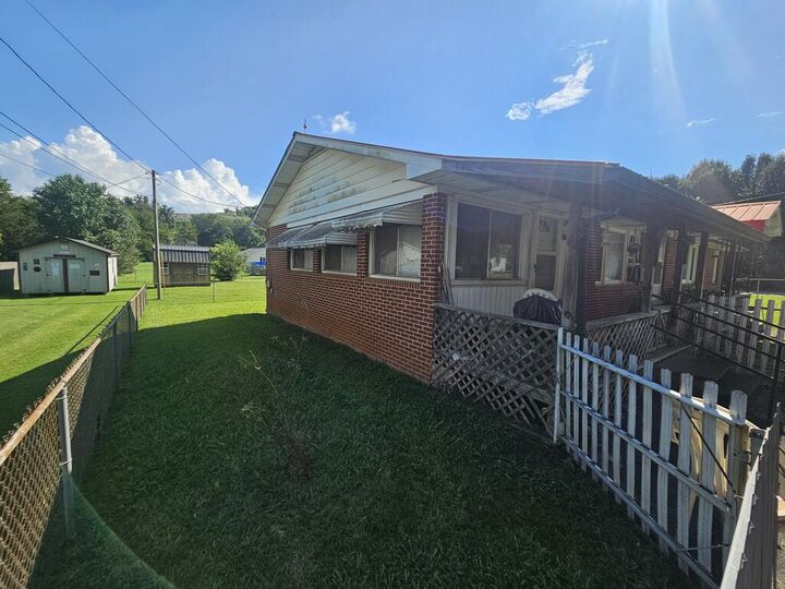 Property Photo: 299 Mountain St TN 38559