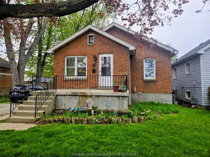 36 McNaughton Ave E Avenue — photo 1