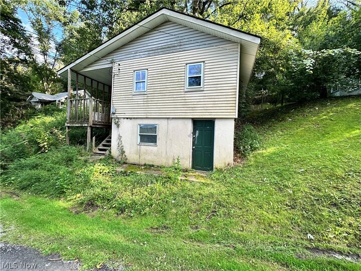 Property Photo:  122 Haywood Street  OH 43920 
