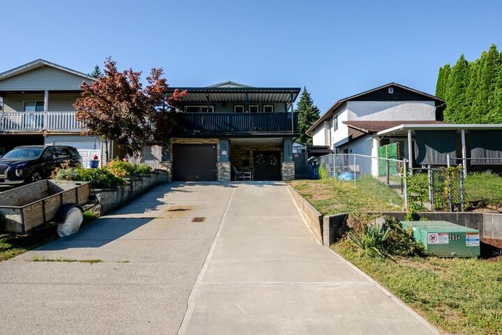Property Photo: 33121 Myrtle Avenue BC V2V 4R6