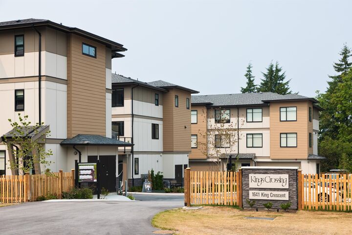 1641 King Crescent 11 — photo 1