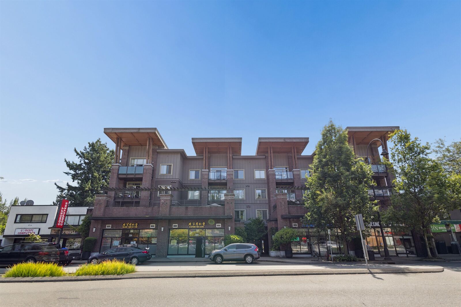 Property Photo: 1273 Marine Drive 206 BC V7P 1T3