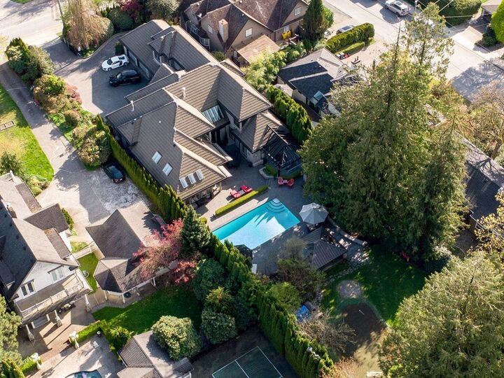Property Photo: 805 Rochester Avenue BC V3K 2W3