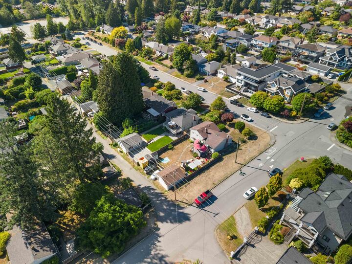 Property Photo: 409 W 27th Street BC V7N 2H7