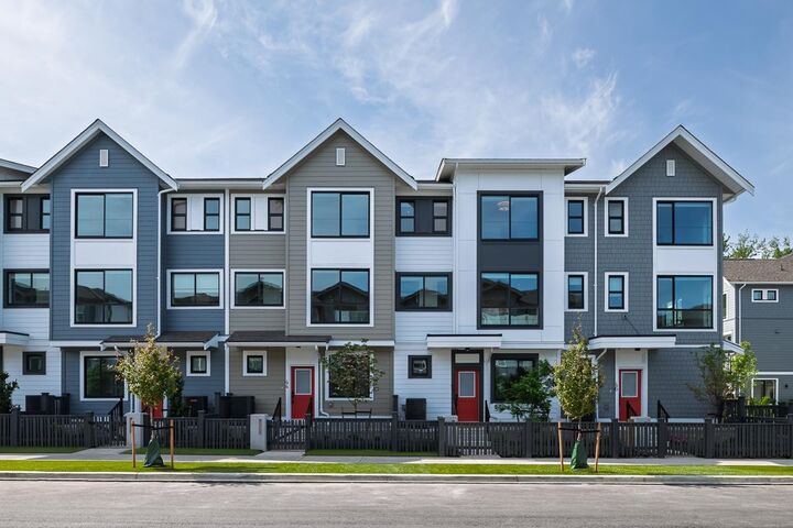 7574 207 Street 49 — photo 1