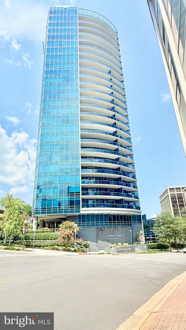 Property Photo:  1881 N Nash Street 408  VA 22209 