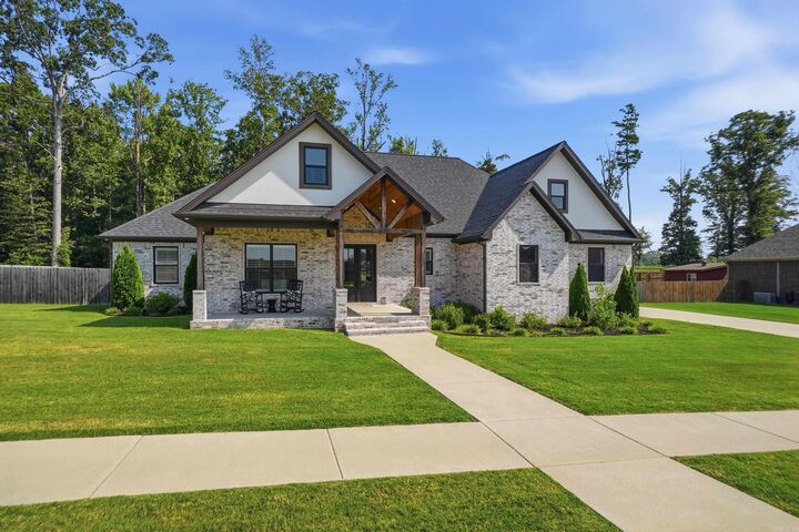 Property Photo: 365 Oak Tree Ridge AR 72150