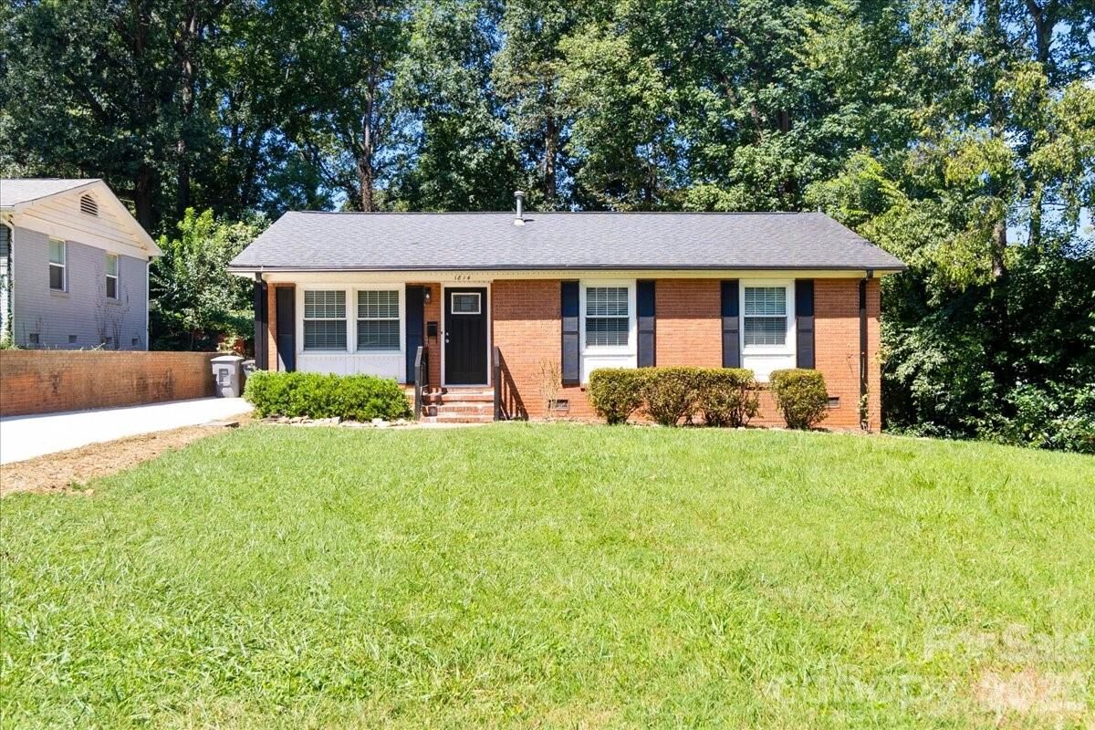 Property Photo:  1814 Windham Place  NC 28205 