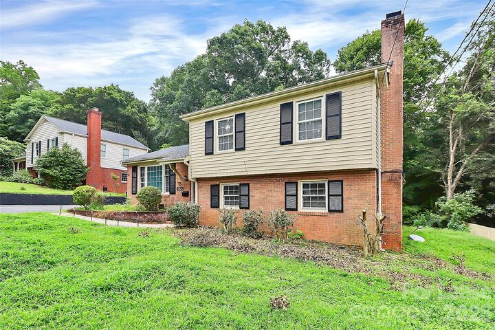 Property Photo:  6133 Colchester Place  NC 28210 