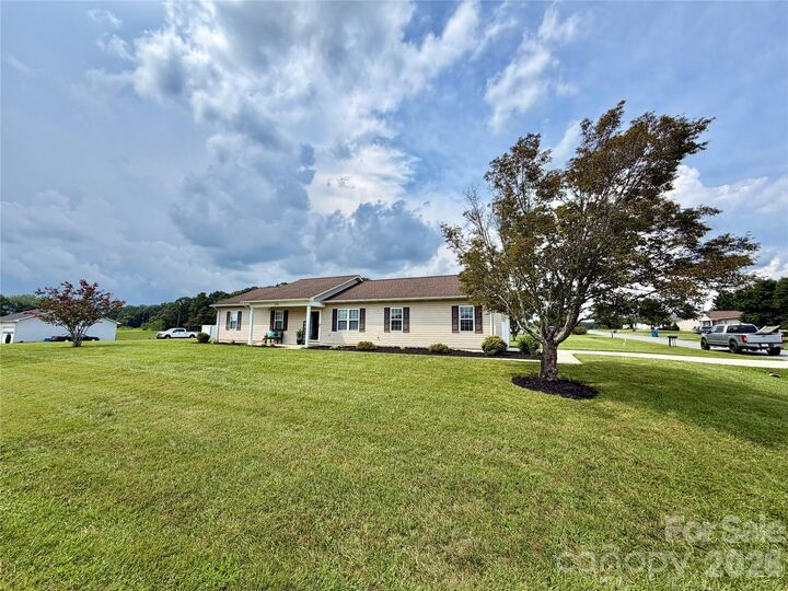 Property Photo:  134 Brentwood Drive  NC 28681 