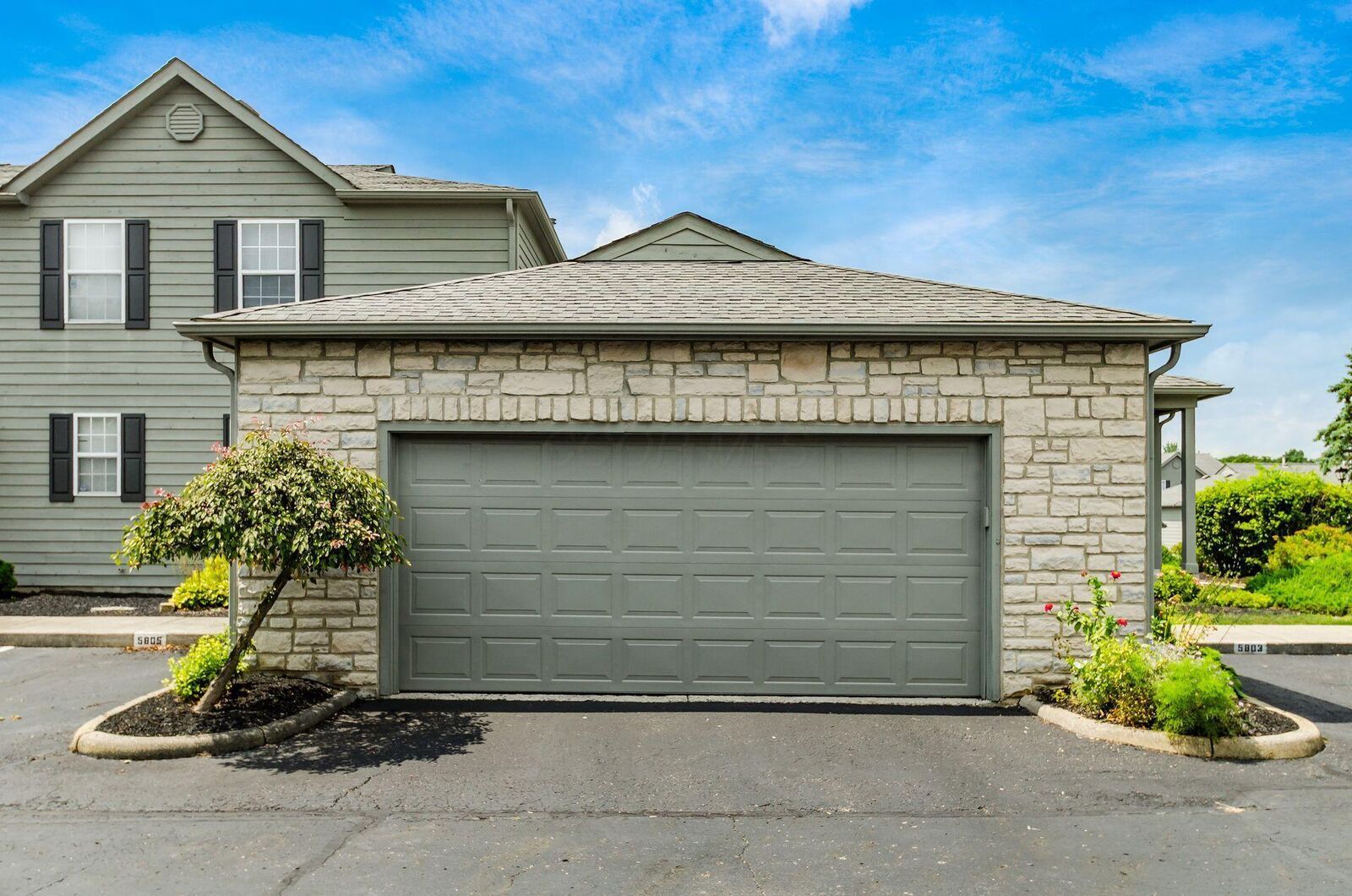 Property Photo: 5805 Blendon Place Drive OH 43230