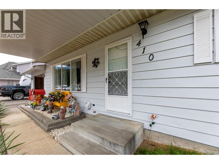 Property Photo: 410 0ak Avenue BC V0E 2V1