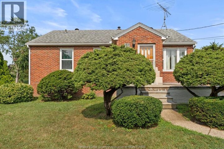 Property Photo:  1226 Surrey Drive  ON N9H 1A9 