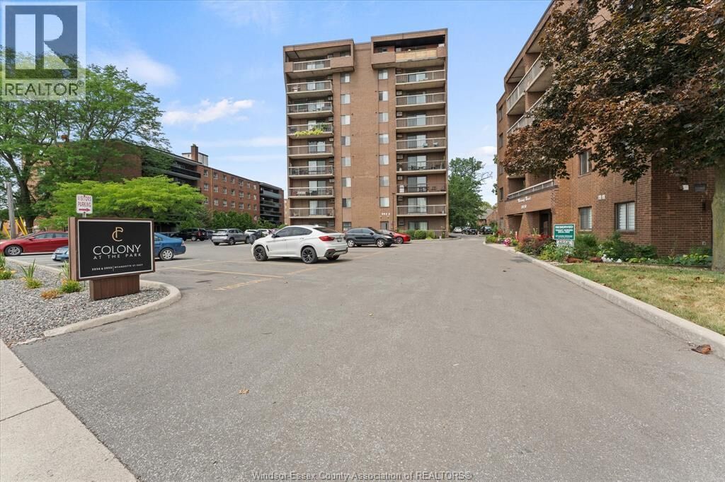 Property Photo:  3936 Wyandotte Street East 405  ON N8Y 4V1 